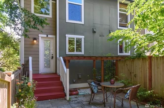 每周房产丨Seattle Townhouse，开车12分钟内可到亚马逊，出价80万美元！